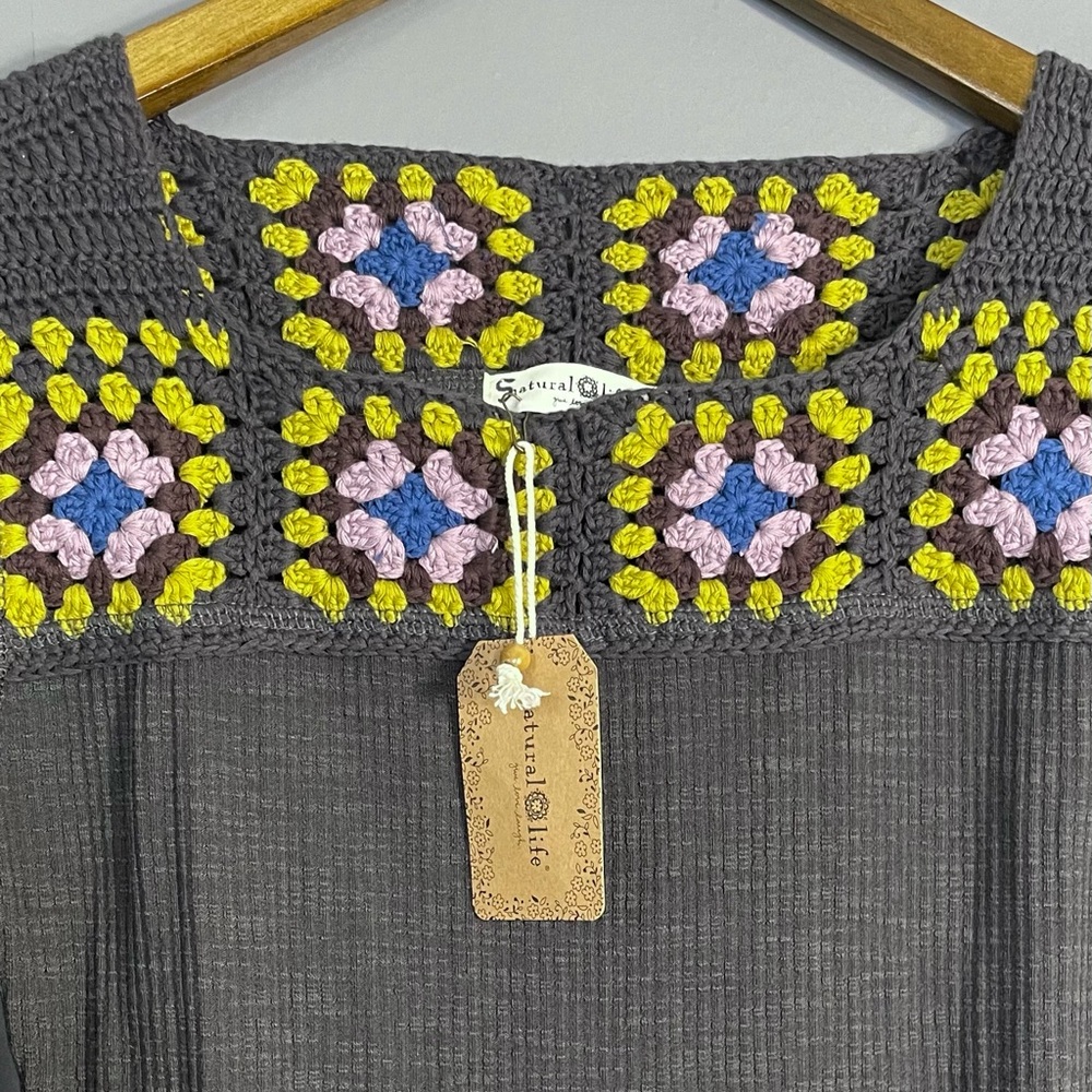 Natural Life Waffle Knit Floral Crochet Top Gray NWT - Picture 6 of 9
